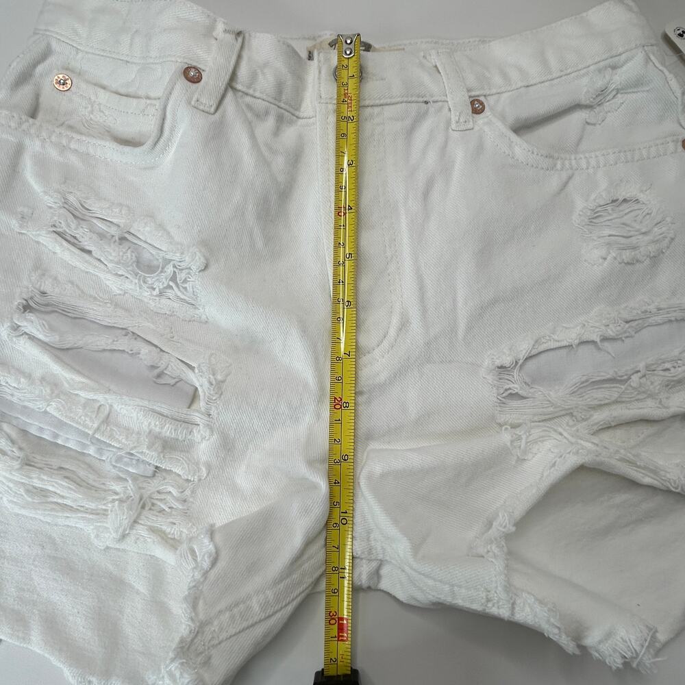 Free People Maggie Mid Rise Distressed Jean Shorts Optic White Women 27 NWT - Picture 6 of 9